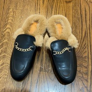 New Faux fur mules